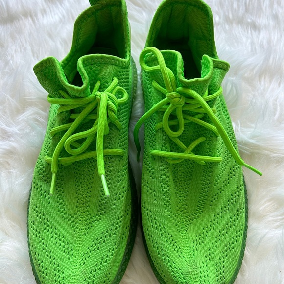 LIME GREEN PONY SNEAKER - Picture 2 of 5